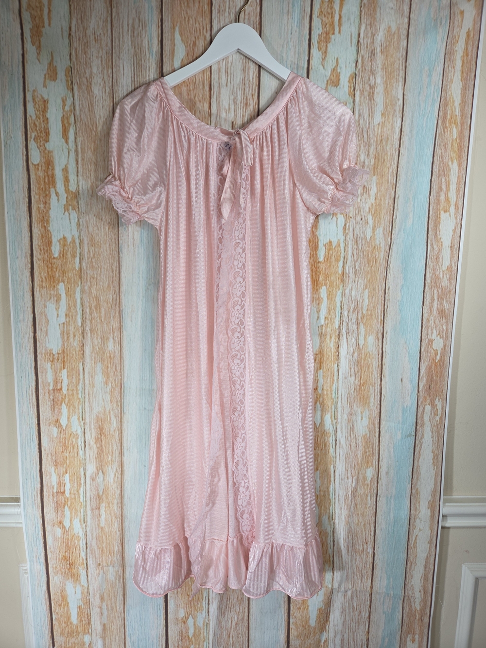 Vintage light pink nylon peignoir robe by Ballet New York. Size Small